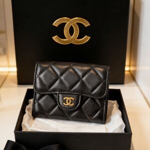 <AUTHENTIC>Chanel Classic Quilted Compact Wallet in Black
